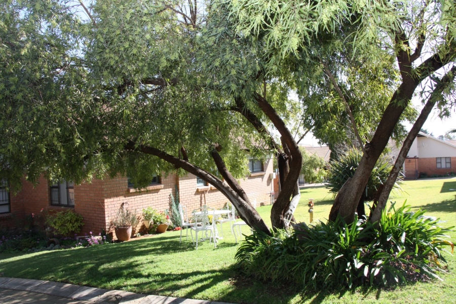 2 Bedroom Property for Sale in Langenhovenpark Free State